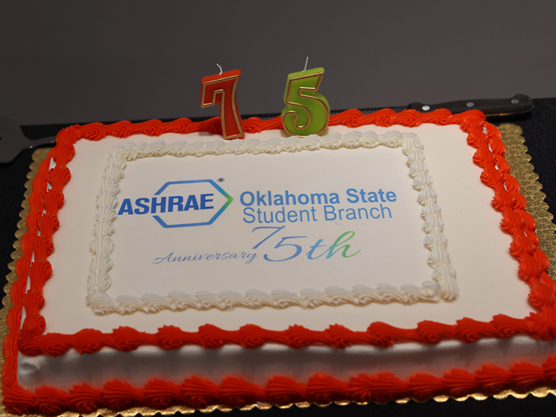 Students and professional members of ASHRAE mingle during an anniversary celebration. Students and professional members of ASHRAE mingle during an anniversary celebration.