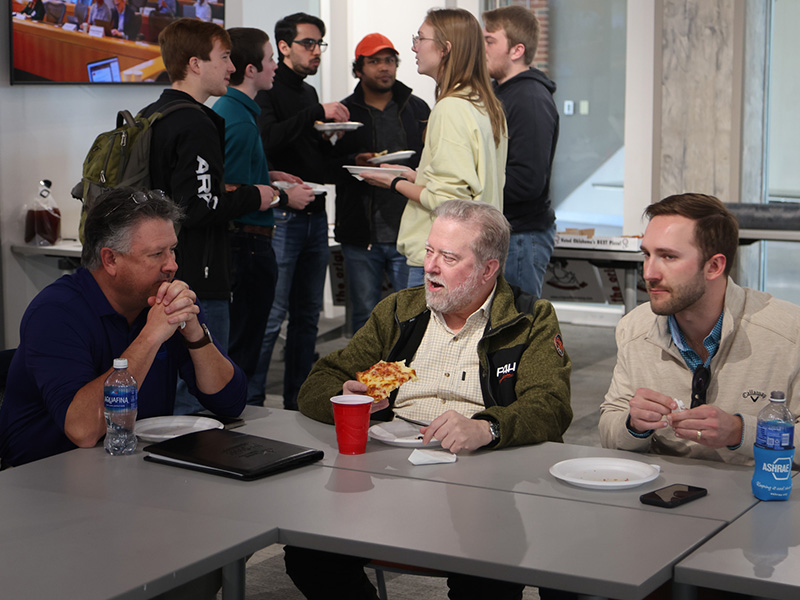 Students and professional members of ASHRAE mingle during an anniversary celebration. Students and professional members of ASHRAE mingle during an anniversary celebration.