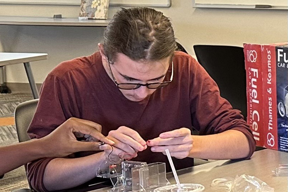 student-doing-che-work.jpg OSU CEAT Discovery Days in CHE