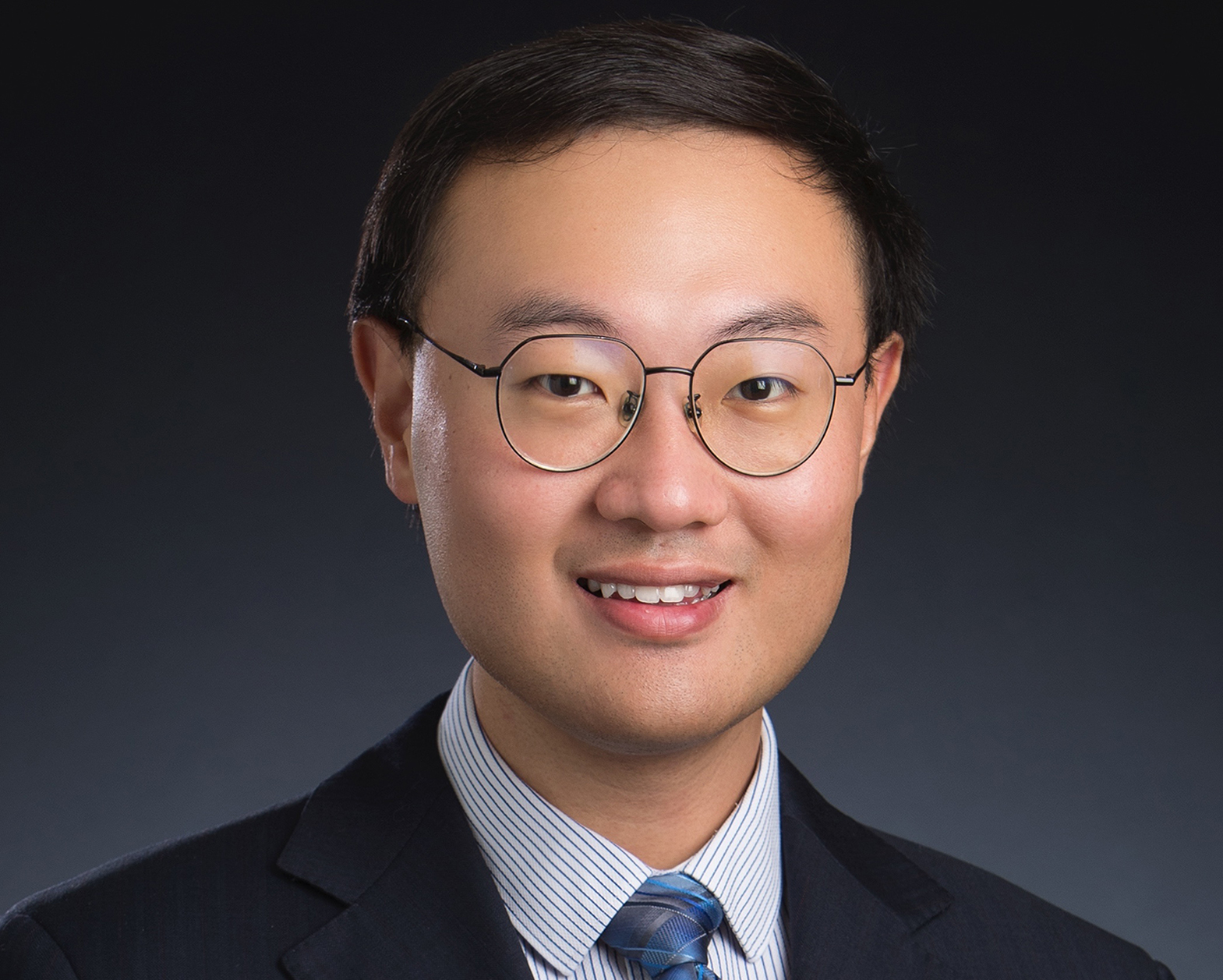 Zheyu Jiang headshot