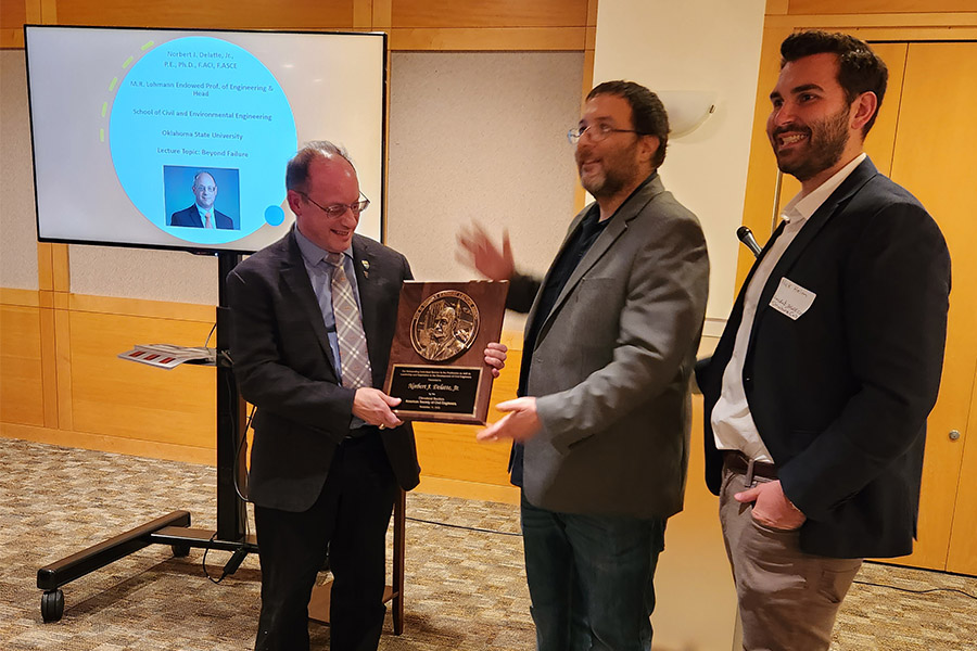 Delatte receives award