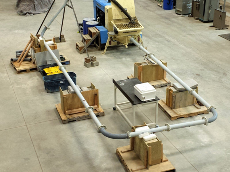 Concrete pump with pipe network