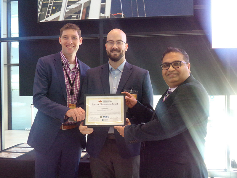 dr.hitesh vora handing out the will gibson award at the 2024 GPCoE Conference