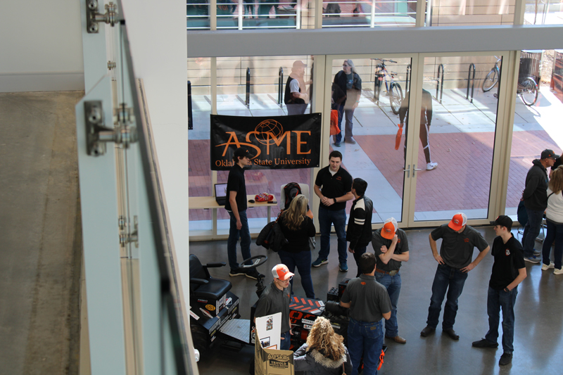 ASME students speaking with incoming freshmen 